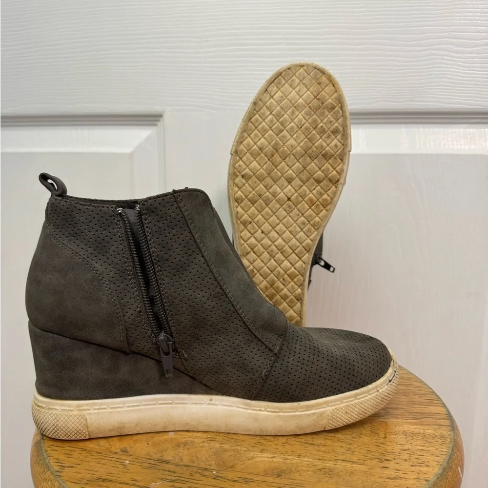 Stylish Charcoal Wedge Ankle Boots